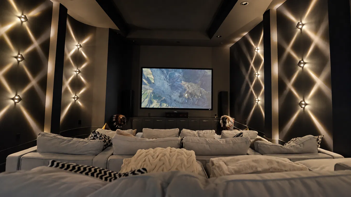 Home theatre with professionally mounted projector screen